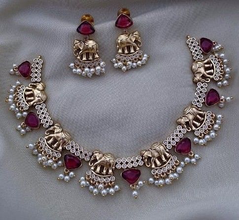 Awesome Nice Looking Necklace set